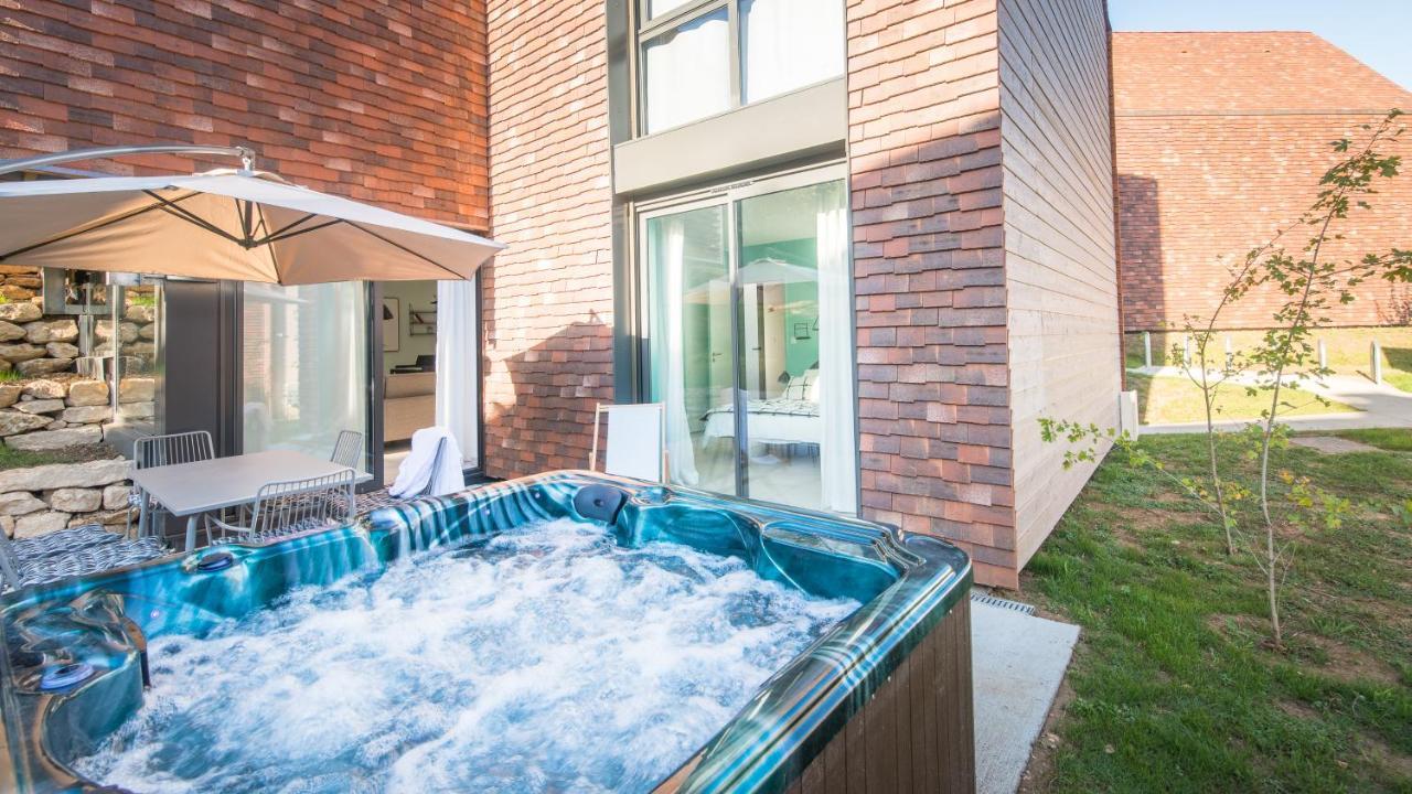 דירות סרלה-לה קנדה Cote Jardin Avec Jacuzzi Privatif Et Parking Prive מראה חיצוני תמונה